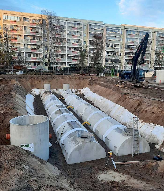 parallel verlaufende Sickertunnel unter einem zukünftigen Sportplatz