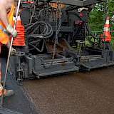 Eine Straße in Osterode wird mit dem DSK-Verfahren saniert.