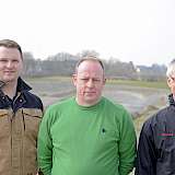 Von rechts nach links: Bauhofleiter Andreas Glatthor,  Michael Brinkmann und Tim Cornelsen vor der BMX-Anlage der Gemeinde Leopoldshöhe