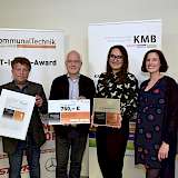 Stolze Gewinner in der Kategorie Bester Gesamtauftritt: Helmut Sachwitz (3.v.l., 1. Stadtrat Bensheim) und Frank Daum (2.v.l., KMBGeschäftsführer), flankiert von Stephanie Reichelt (3.v.r.) und Eva Simonsen (Geschäftsführerinnen der Agentur Lorbeer Design) sowie von Jona Hormann (l., Steyr Traktoren) und Jens Noordhof (r., Redaktion KommunalTechnik).