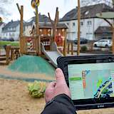 Digitale Spielplatzkontrollapp auf Tablet