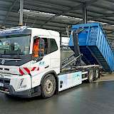 E-Truck mit Hakenliftgerät